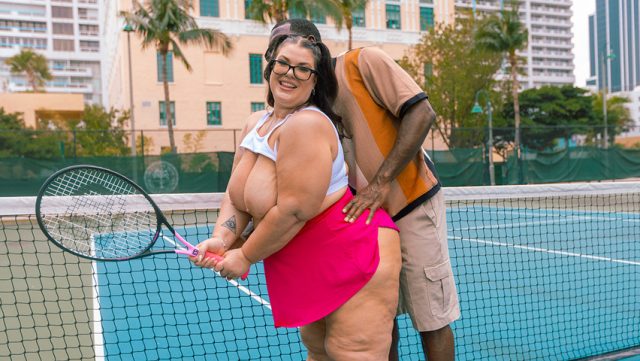 Ngemut Bokong Luna Yang Gede Sambil Nunggu Giliran Di Plumper Pass.