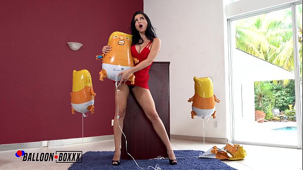Ngentot Liar! Crystal Rush, Milf Rusia, Main Balon Trump Sambil Nungging Hot