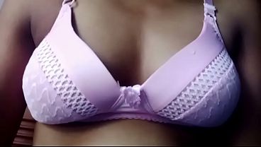 Malam Ini Gw Makan Nasi Goreng Sambil Liat Cewek India Seksi Banget, Bikin Anget-anget Di Dalem.