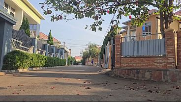 Astaga! Mama Arab Sangek Bejingkrakan Memek Sendiri Di Depan Rumah Dekat Jalan Raya