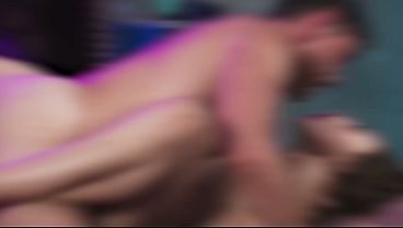 Cewek Rusia Brunet Seksi Pakai Fishnets Nikmatin Kontol Gede Di Semua Posisi Erotis