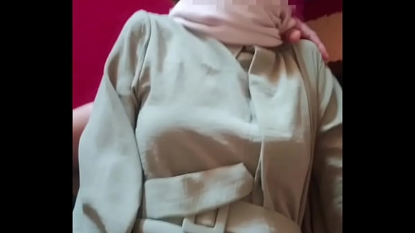 Saudari Tiri Berhijab Digebuki Habis-habisan Pas Momen Lebaran Penuh Nafsu.