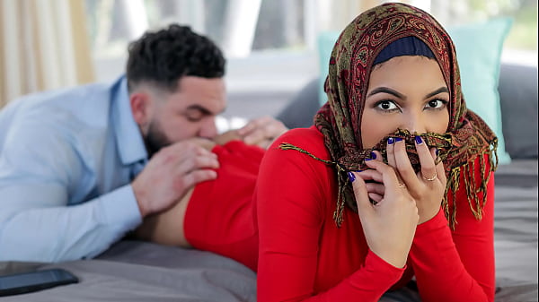 Kakak Tiri Mau Ngajarin Adik Tiri Berjilbabnya Hal-hal Seru Sebelum Nikah, Biar Siap Di Ranjang.