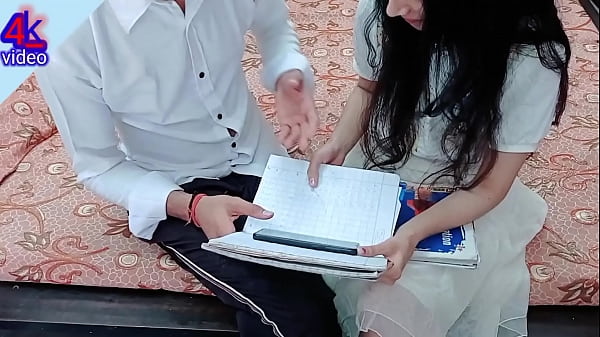 Cewek-cewek Kuliahan India Lagi Crot-crotan, Desi Chudayi Pake Bahasa Hindi Yang Jelas-jelas Bikin Makin Basah.